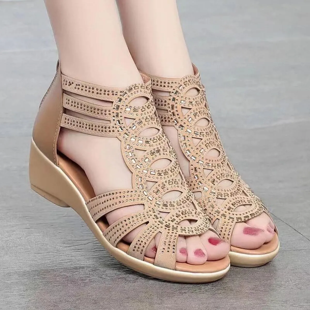 2023 Estate Nuova Pelle Morbida Sandali Romani Donne Suola Morbida Outwear Scarpe Con Zeppa da Donna Moda Casual Designer Scarpa