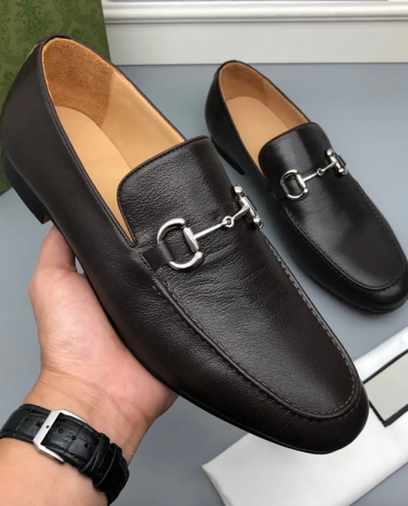 2023 Scarpe da uomo Scarpe eleganti da cerimonia Masculino Scarpe da uomo eleganti in vera pelle di lusso Designer Mocassino da