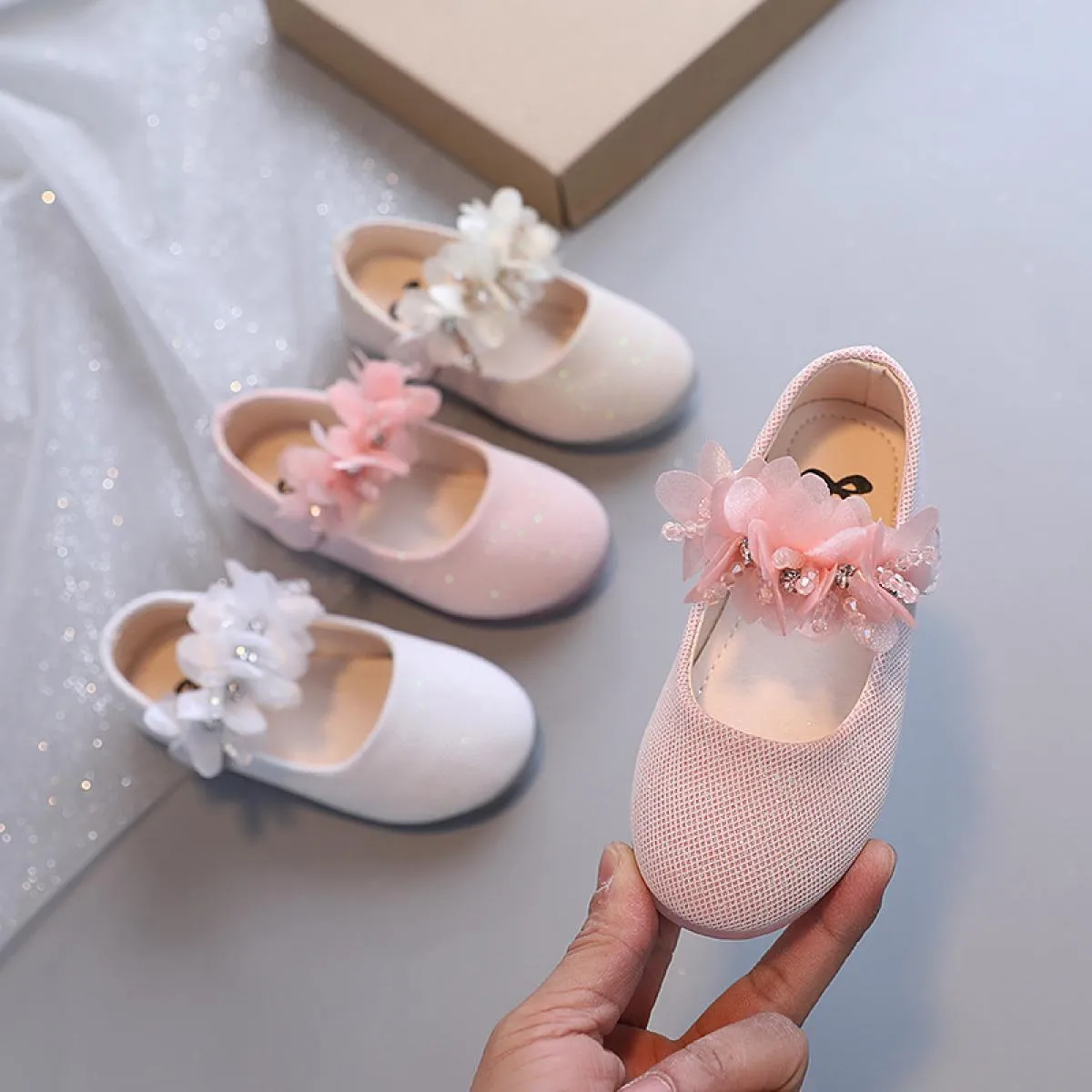 2023 Scarpe eleganti in pelle da bambina per bambina Primavera Autunno Beige Rosa Bianco Scarpe da principessa con strass con fi