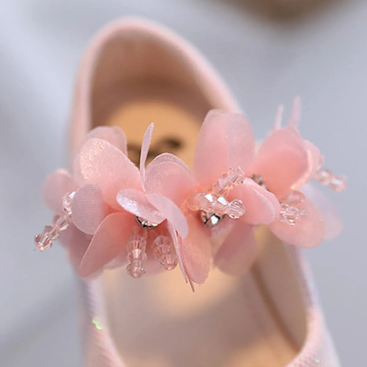 2023 Scarpe eleganti in pelle da bambina per bambina Primavera Autunno Beige Rosa Bianco Scarpe da principessa con strass con fi