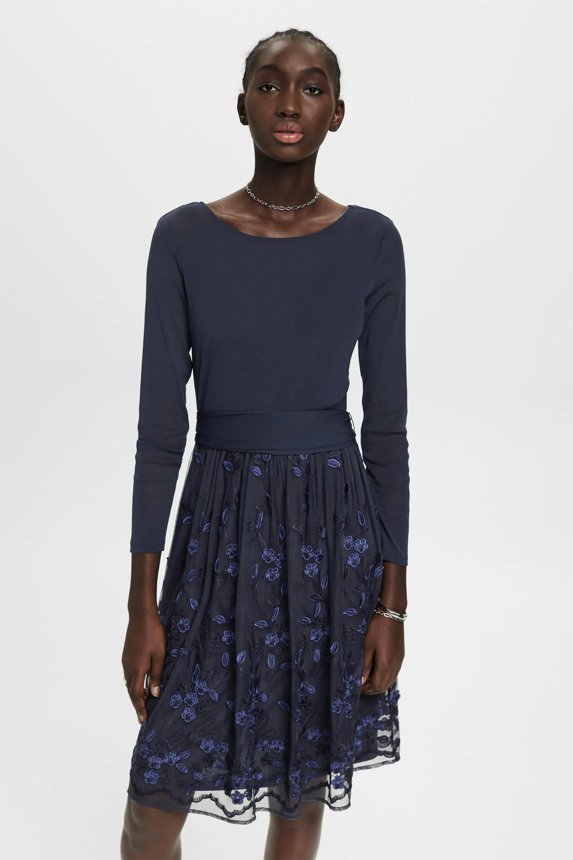 Abito mini in pizzo 3D con mesh floreale ricamato