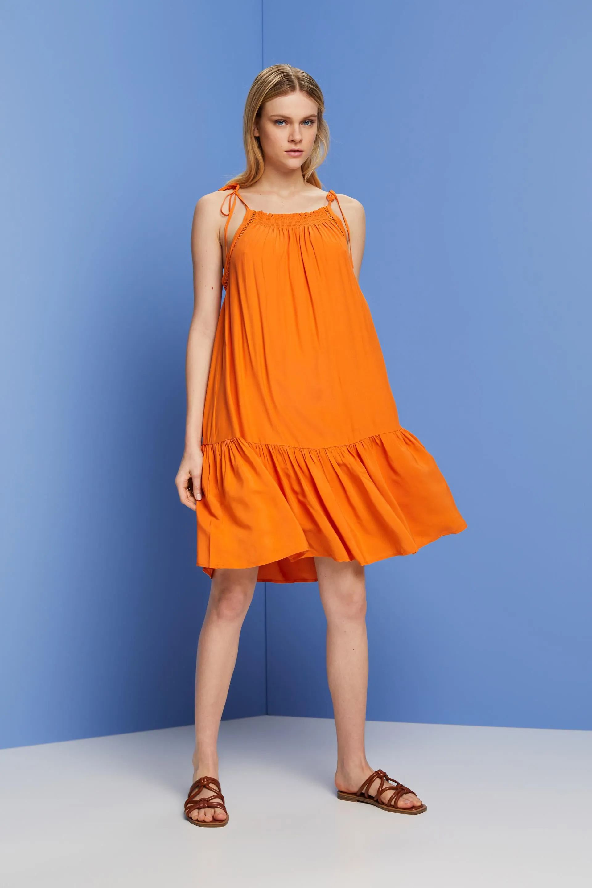 Abito smock con spalline