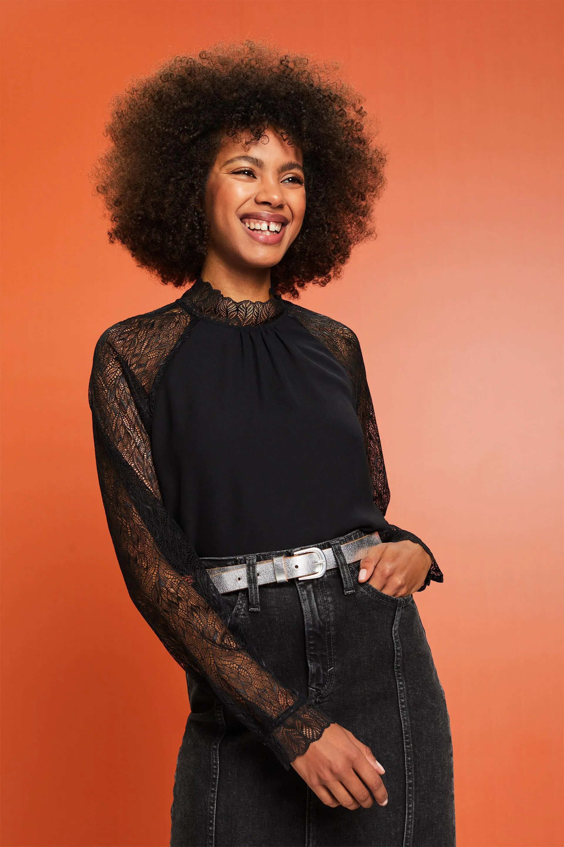 Blusa in pizzo a manica lunga