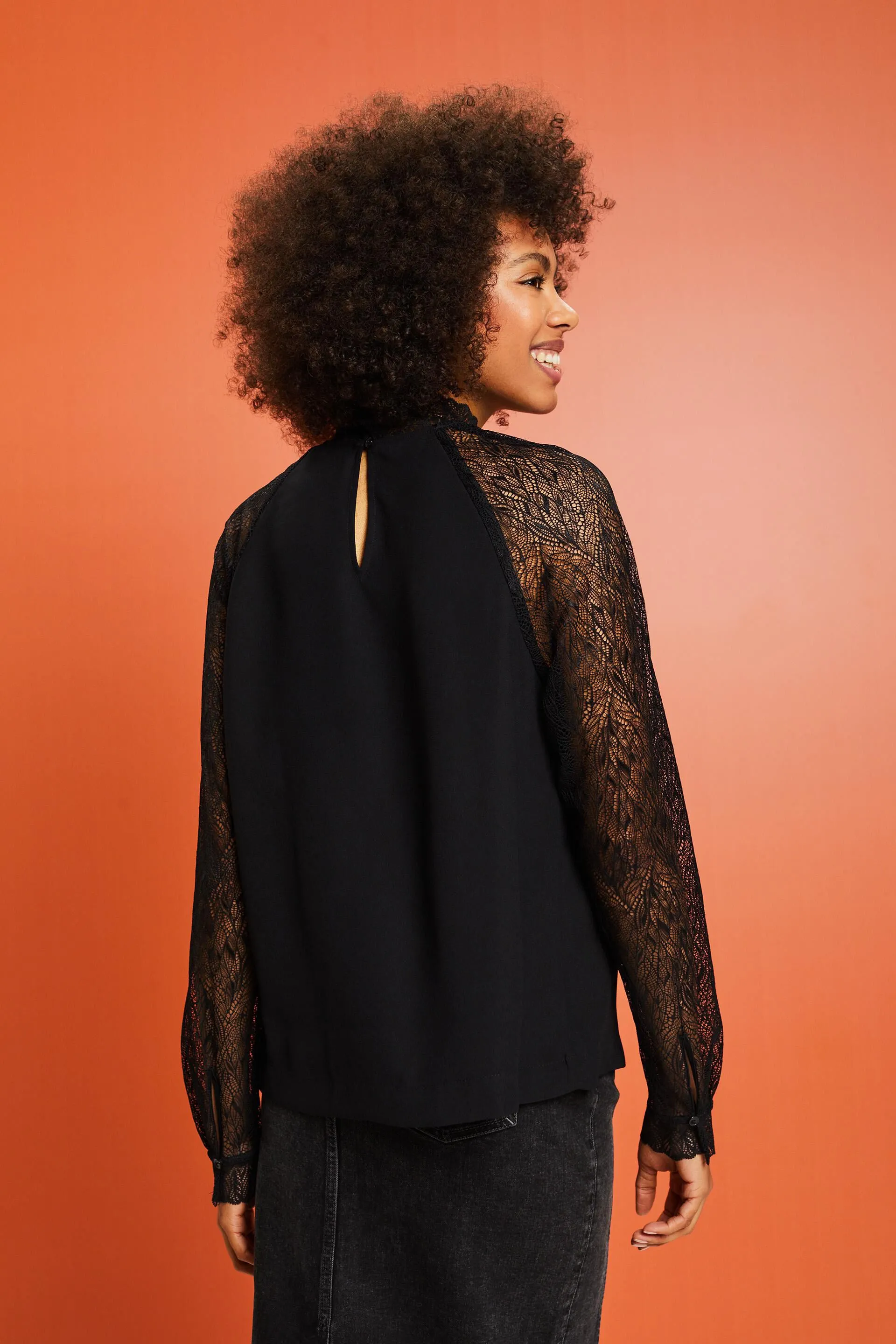 Blusa in pizzo a manica lunga