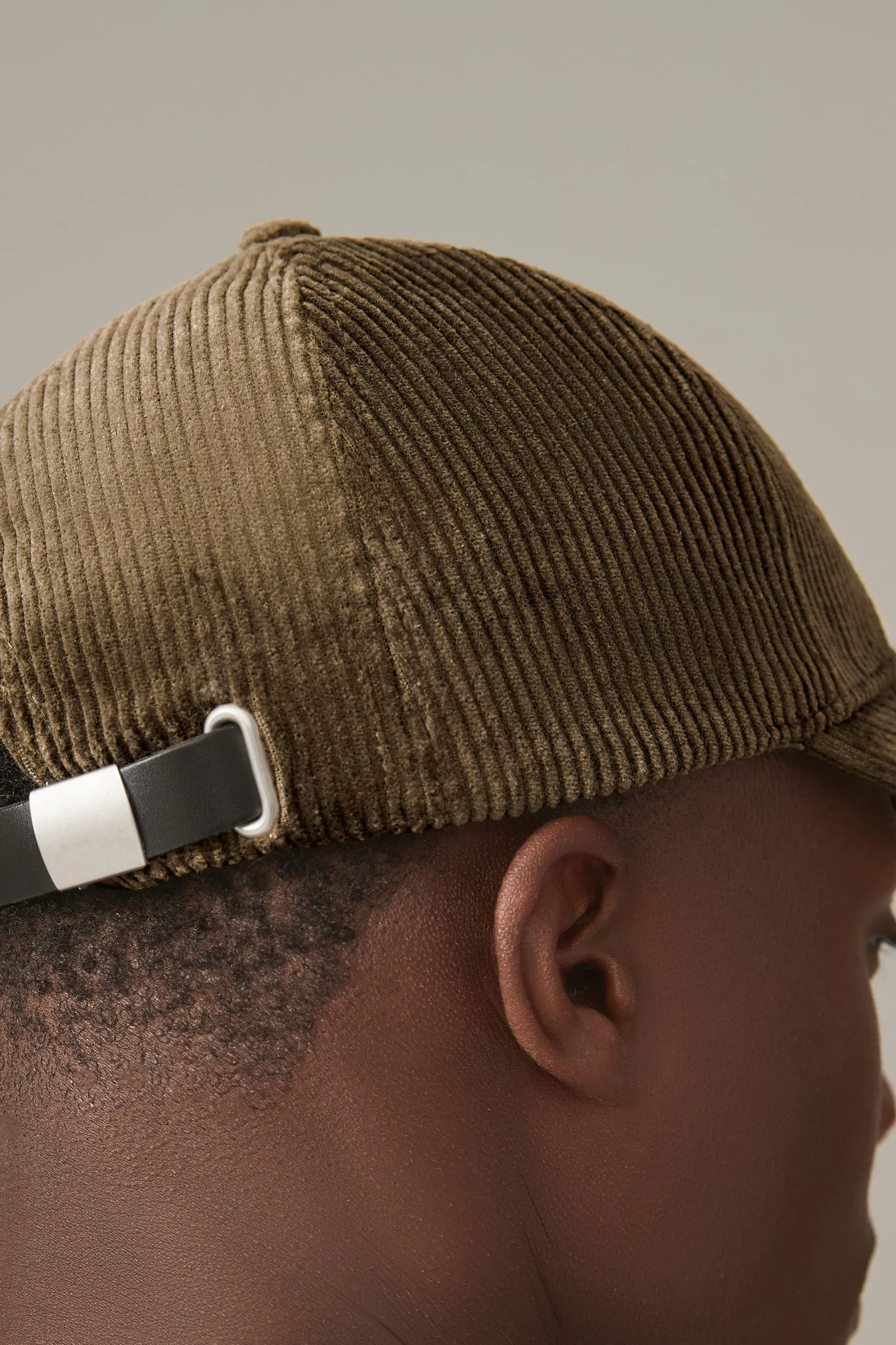 Cappellino in velluto a coste