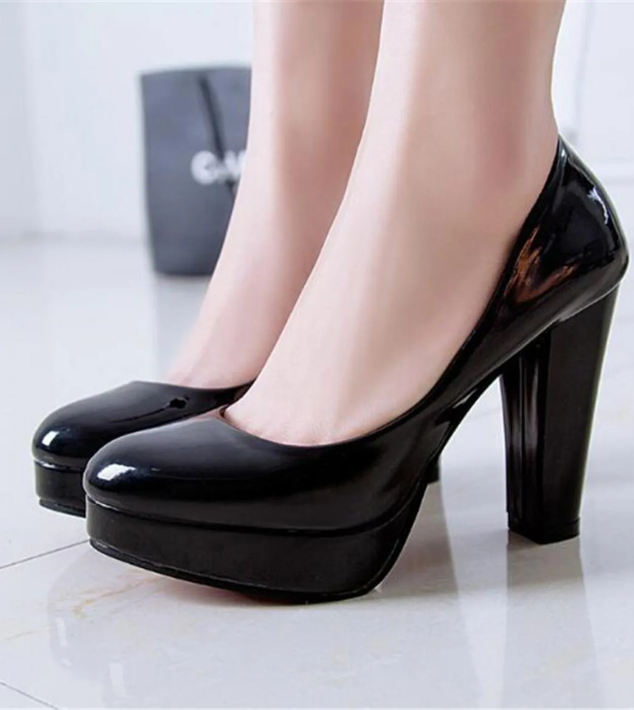 Designer di lusso tacchi a punta scarpe eleganti scarpe a punta Hee 2023 nuove pompe da donna