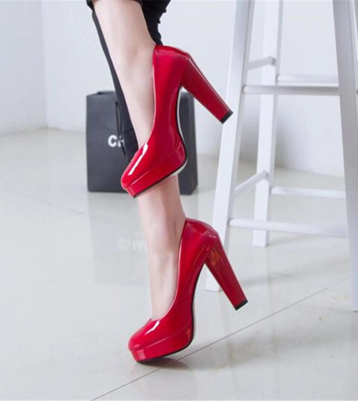 Designer di lusso tacchi a punta scarpe eleganti scarpe a punta Hee 2023 nuove pompe da donna
