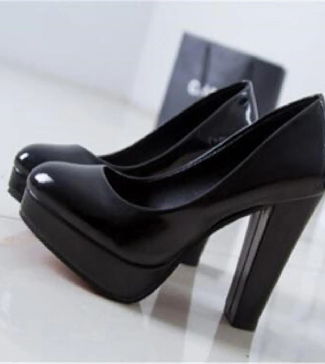 Designer di lusso tacchi a punta scarpe eleganti scarpe a punta Hee 2023 nuove pompe da donna