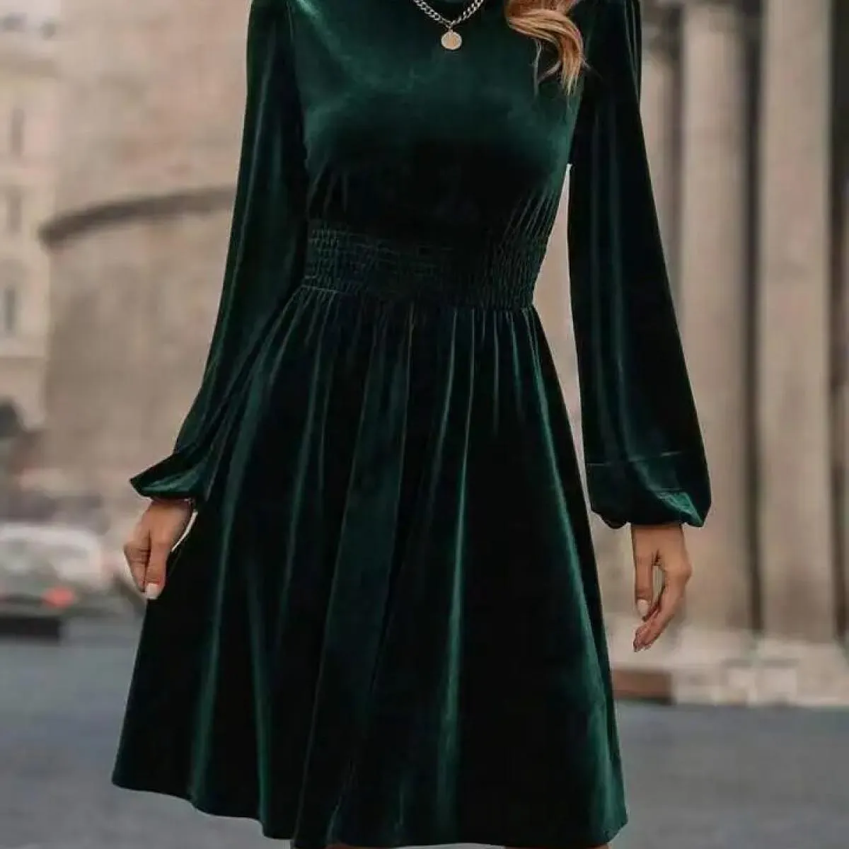 Elegante gonna corta in velluto per l'autunno e l'inverno da donna per il tempo libero, verde, abito con maniche a palloncino, m
