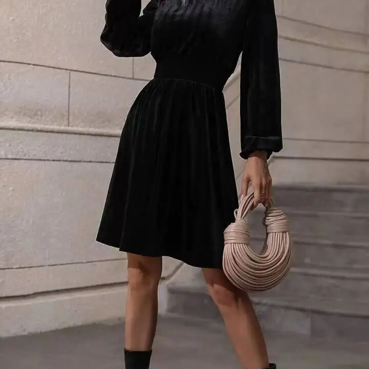 Elegante gonna corta in velluto per l'autunno e l'inverno da donna per il tempo libero, verde, abito con maniche a palloncino, m