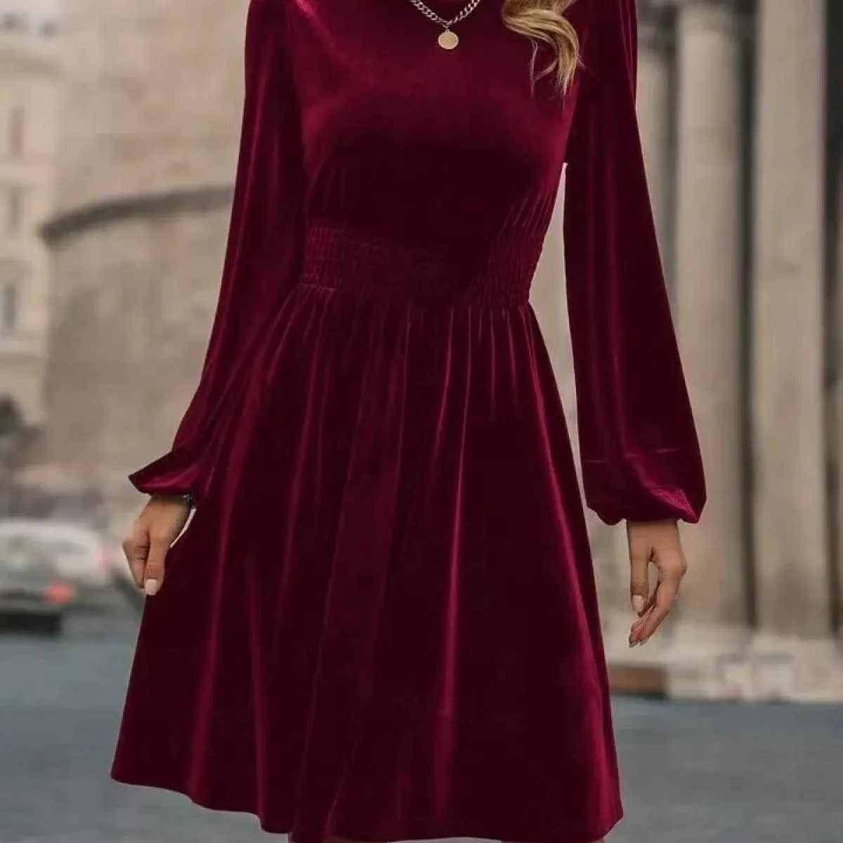Elegante gonna corta in velluto per l'autunno e l'inverno da donna per il tempo libero, verde, abito con maniche a palloncino, m