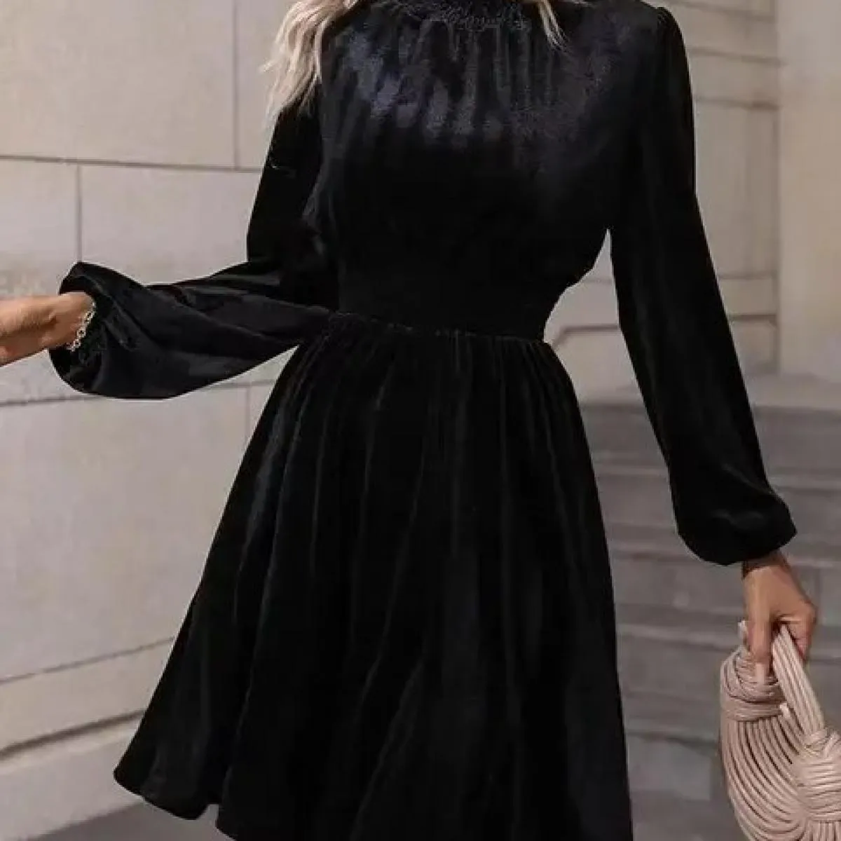 Elegante gonna corta in velluto per l'autunno e l'inverno da donna per il tempo libero, verde, abito con maniche a palloncino, m