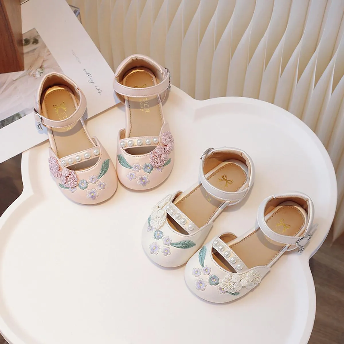 Estate tradizionale stile cinese scarpe per bambini sandali per ragazze eleganti sandali ricamati per scarpe cosplay Hanfu per r
