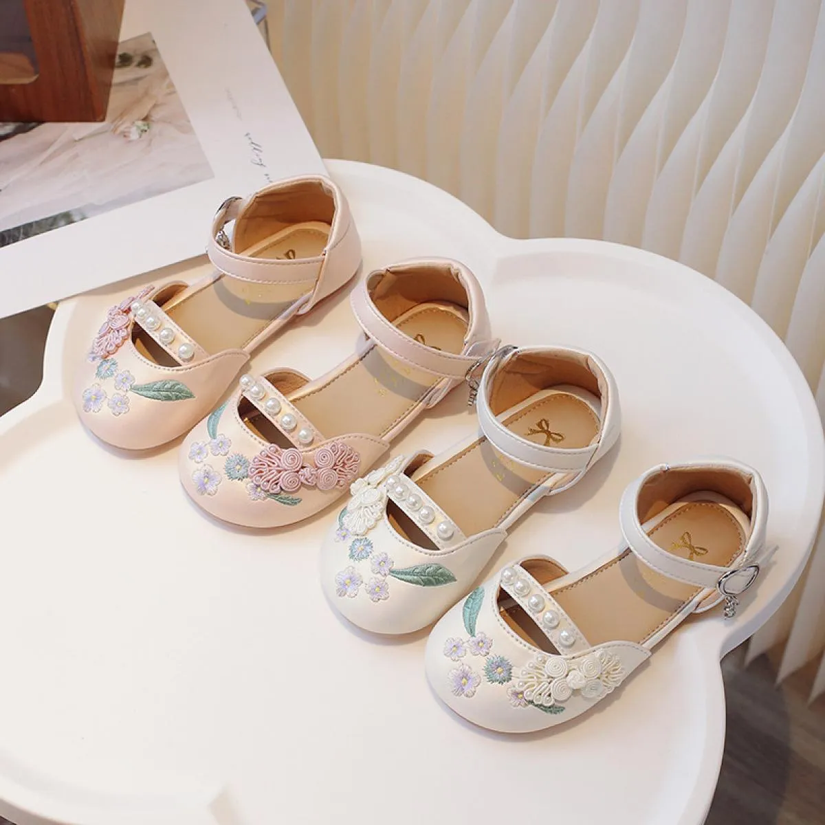Estate tradizionale stile cinese scarpe per bambini sandali per ragazze eleganti sandali ricamati per scarpe cosplay Hanfu per r