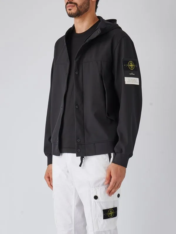 Giacca uomo Stone Island in softshell con cappuccio Nero