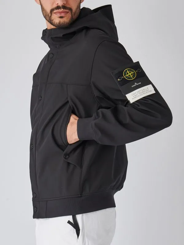 Giacca uomo Stone Island in softshell con cappuccio Nero