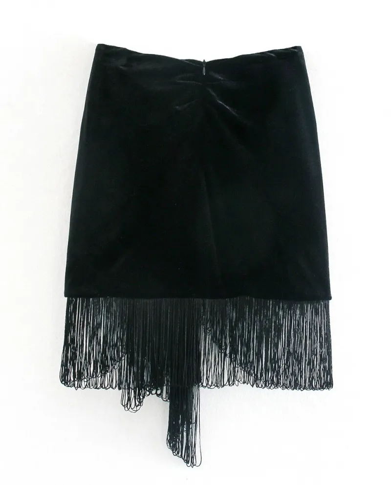 Gonna elegante e semplice da donna in velluto nero con frange