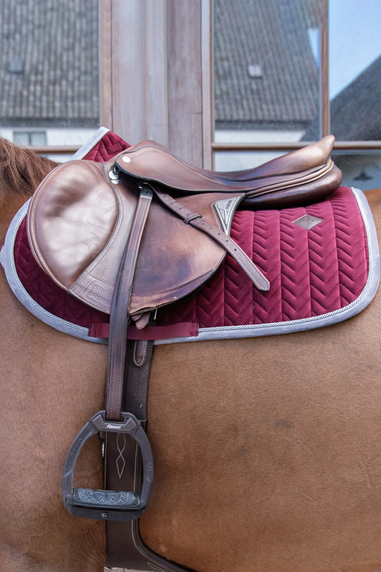 Kentucky Horsewear Sottosella da salto in velluto a contrasto