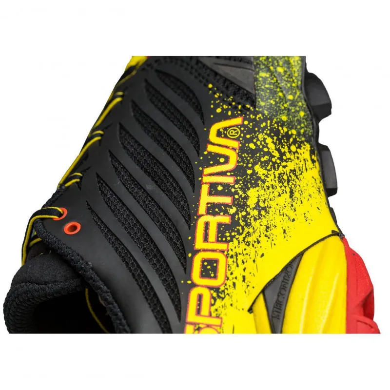 La Sportiva Akasha scarpa da trail/scarpetta da montagna (Nero/Giallo)