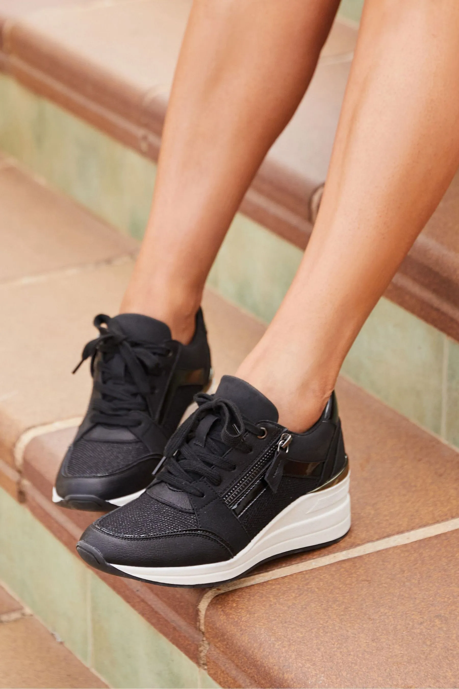 Linzi - Everett - Scarpe da ginnastica con zeppa e dettagli glitterati
