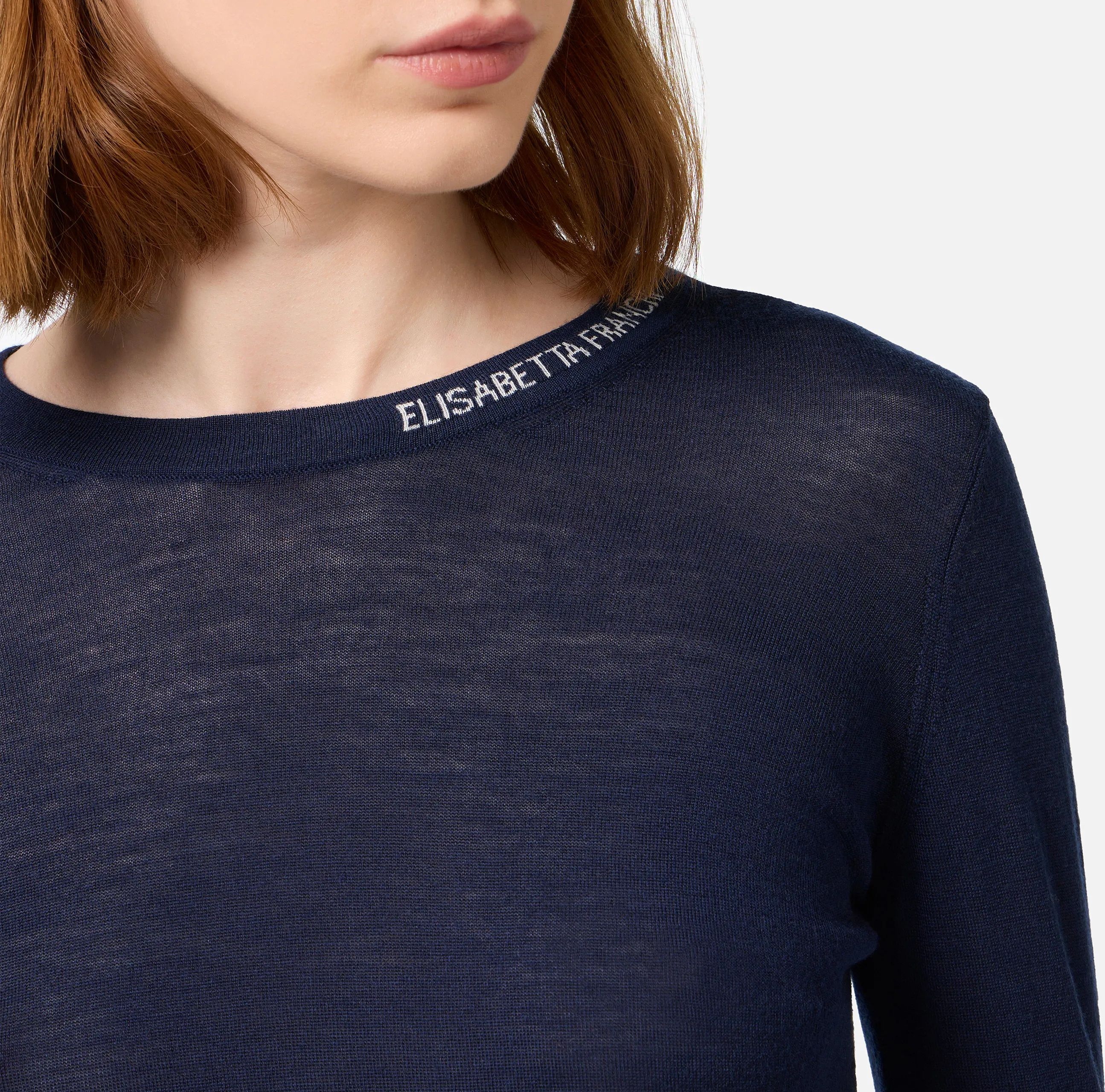 Maglia in lana merino con logo jacquard in contrasto