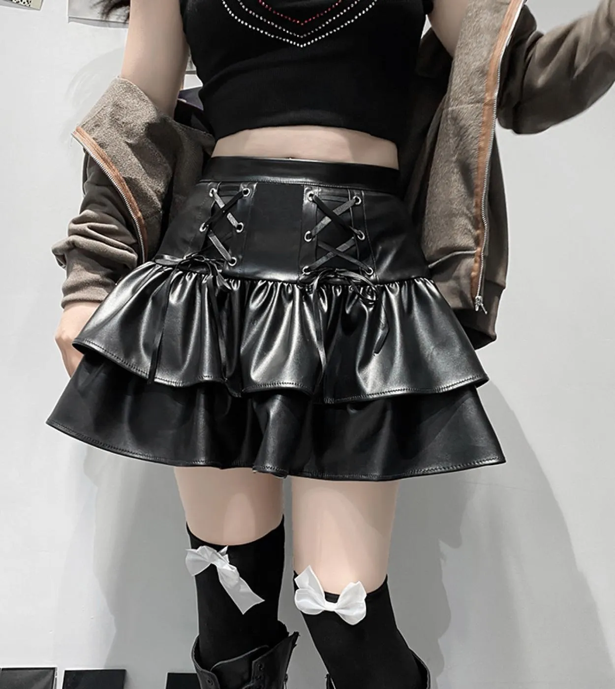Minigonne in pelle PU stile punk Vita alta Fasciatura con lacci Gonna a pieghe nera Streetwear Ragazze Abiti da donna scuri