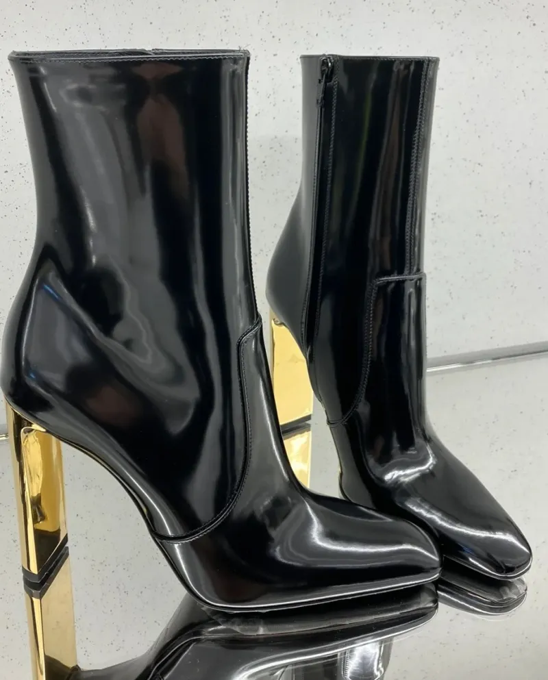 Nuovi stivali corti con tacco alto e punta quadrata alla moda per l'autunno e l'inverno con cerniera laterale con tacco piatto i