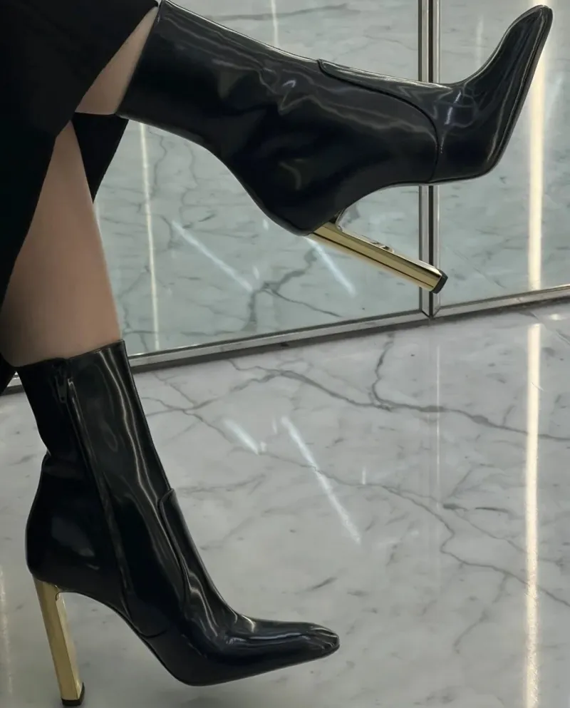 Nuovi stivali corti con tacco alto e punta quadrata alla moda per l'autunno e l'inverno con cerniera laterale con tacco piatto i