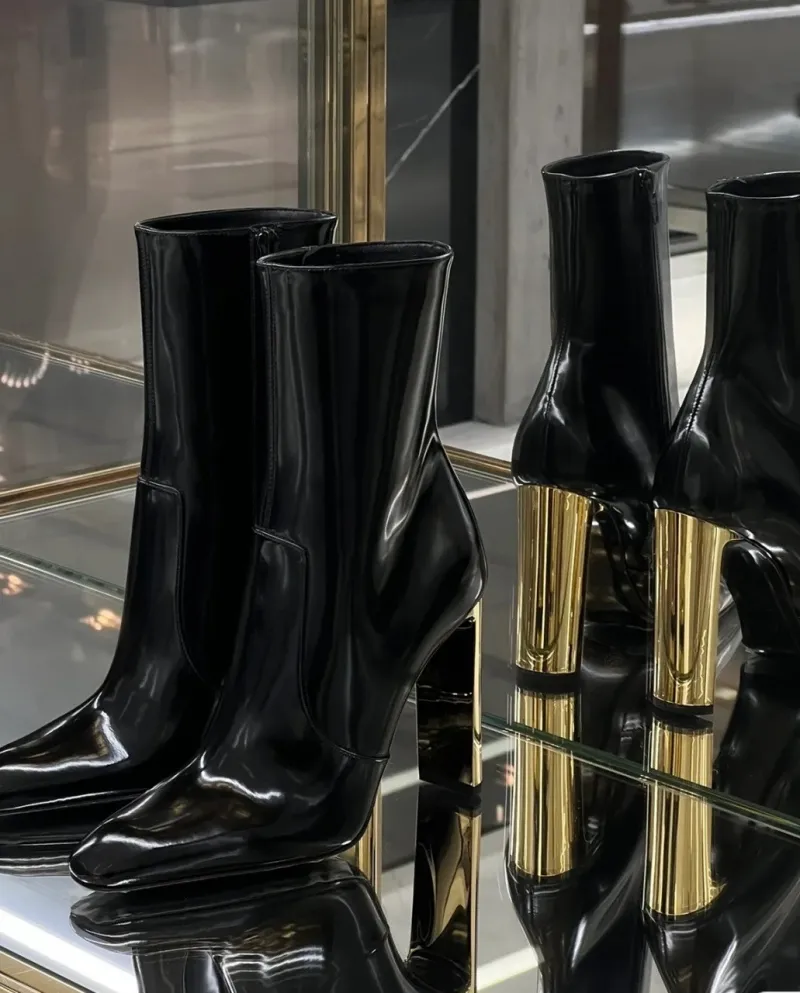 Nuovi stivali corti con tacco alto e punta quadrata alla moda per l'autunno e l'inverno con cerniera laterale con tacco piatto i