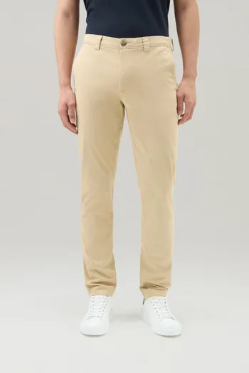 Pantaloni chino tinti in capo in cotone elasticizzato                                                                           