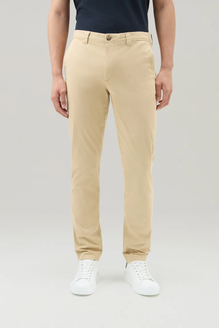 Pantaloni chino tinti in capo in cotone elasticizzato                                                                           