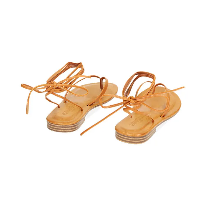 Sandali bassi cognac con lacci