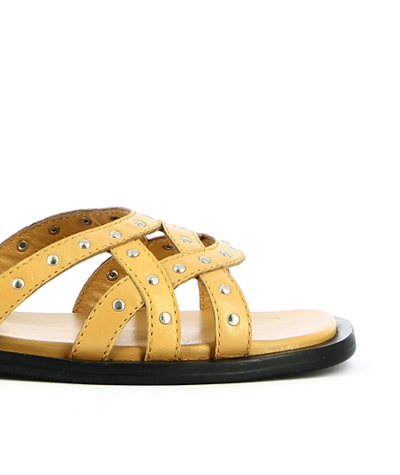 Sandali bassi gialli in pelle con borchie