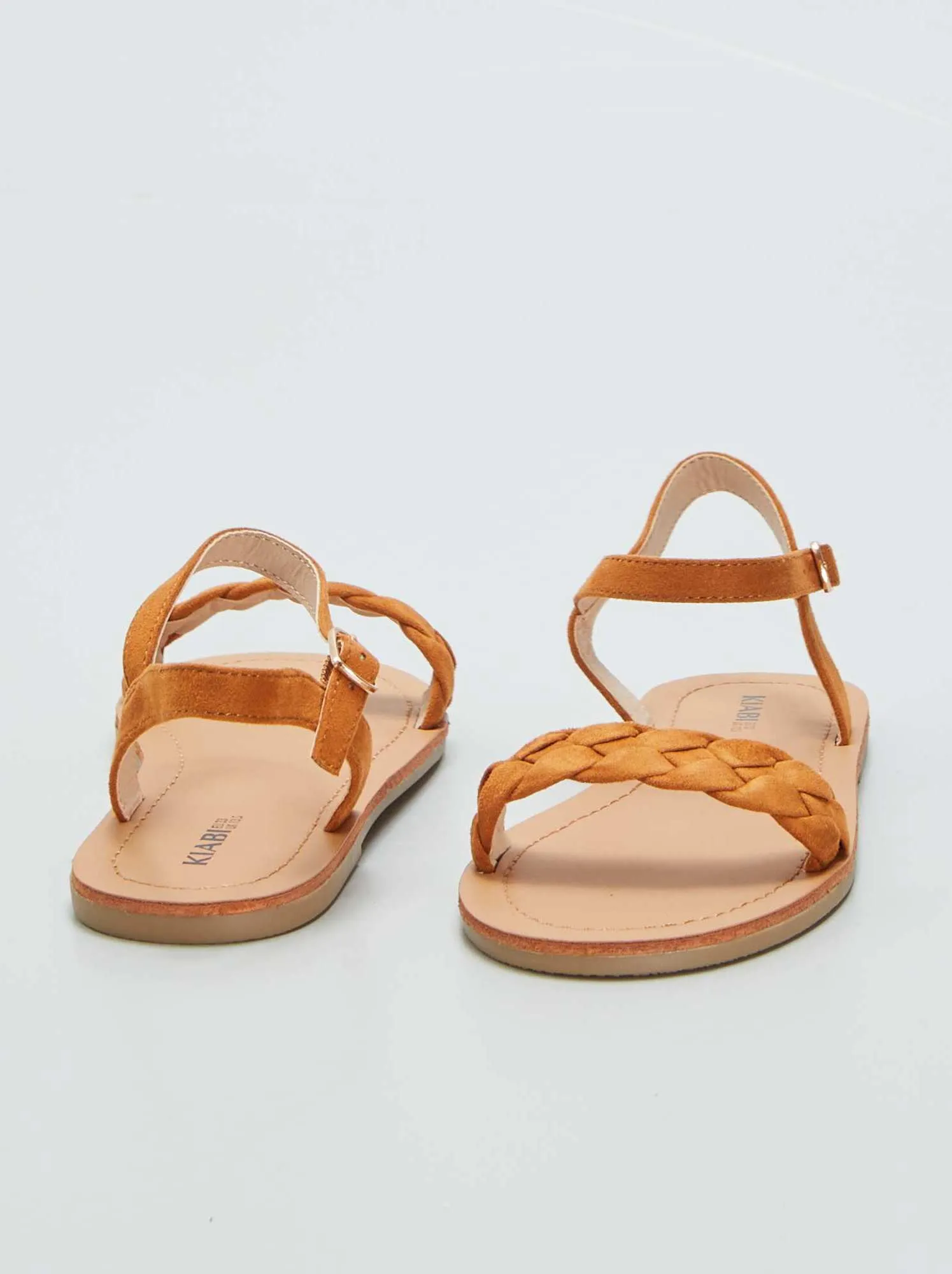 Sandali con cinturini intrecciati - MARRONE