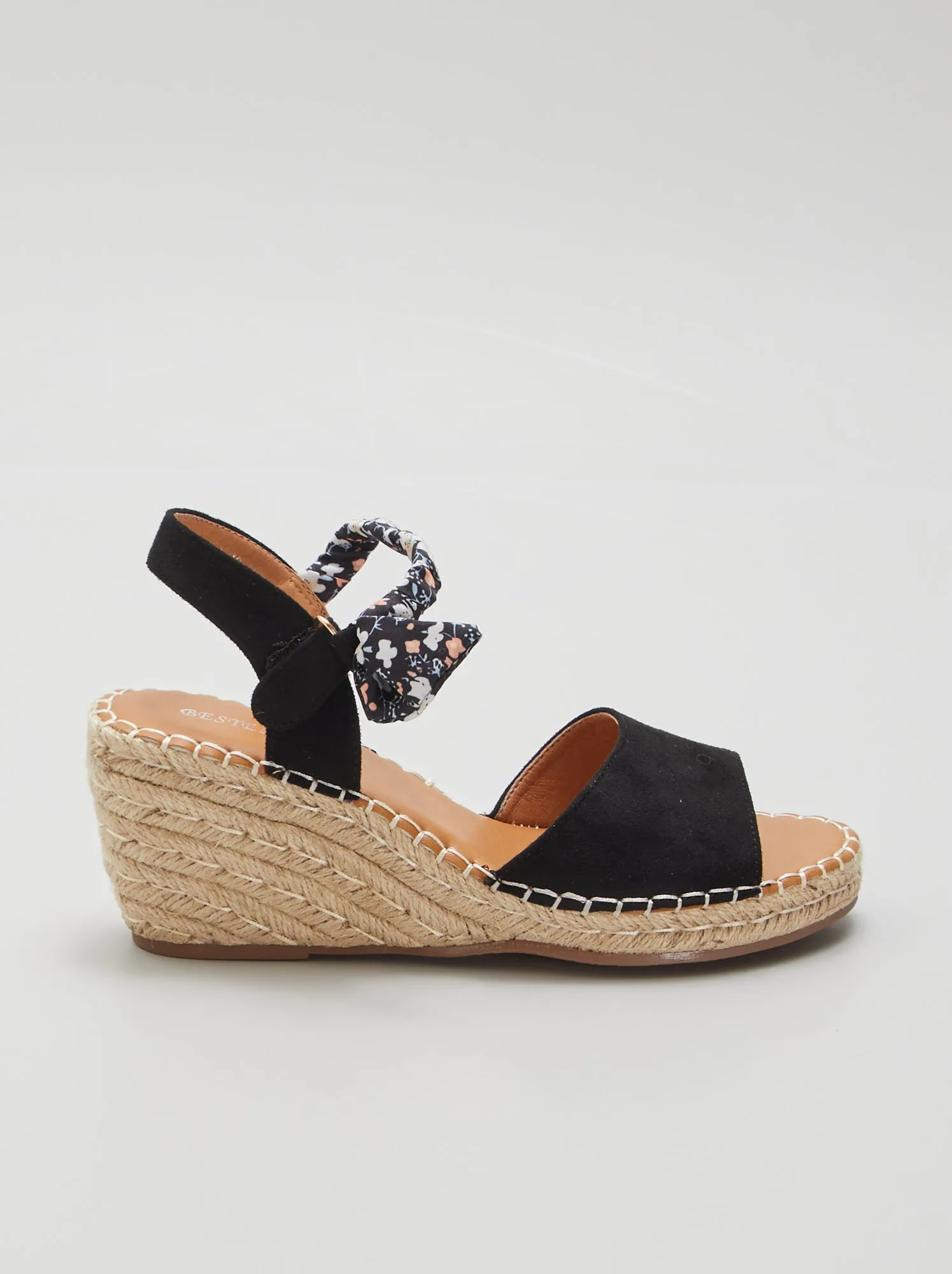 Sandali con zeppa - nero