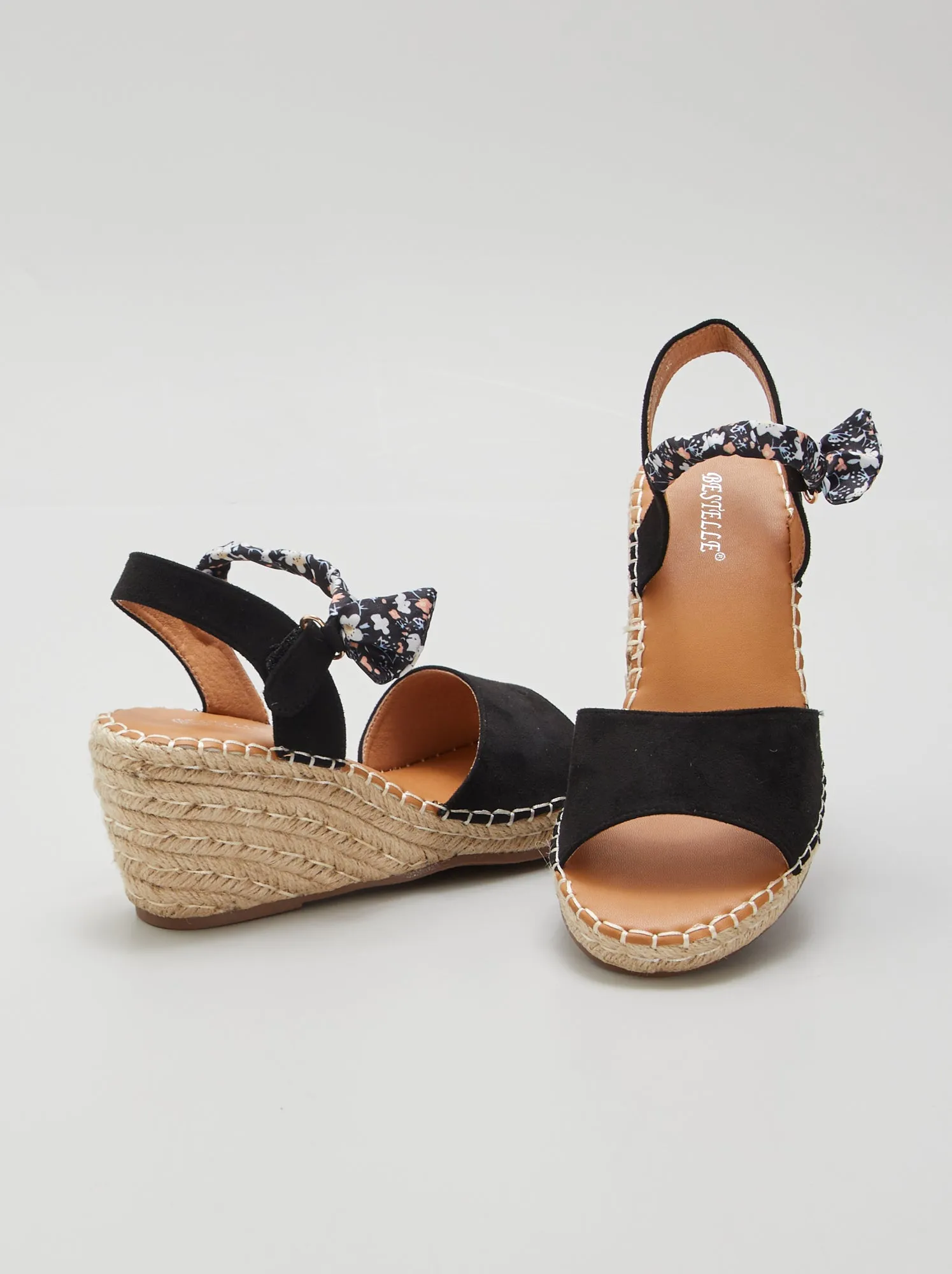 Sandali con zeppa - nero