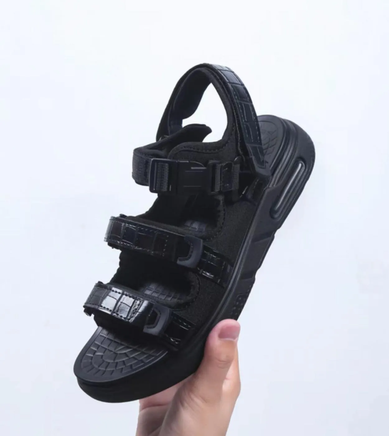 Sandali da uomo 2023 New Summer Luxury Beach Sandali in pelle Pu con imbottitura ad aria Scarpe con plateau da esterno leggere U
