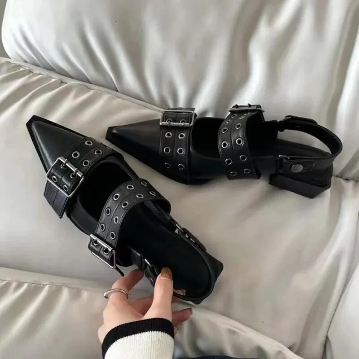 Scarpe con cinturino alla caviglia Tacco grosso gotico Décolleté da donna Rivetto Street Style Tacco medio Punk Sandali casual v