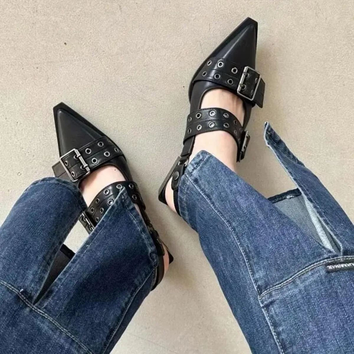 Scarpe con cinturino alla caviglia Tacco grosso gotico Décolleté da donna Rivetto Street Style Tacco medio Punk Sandali casual v