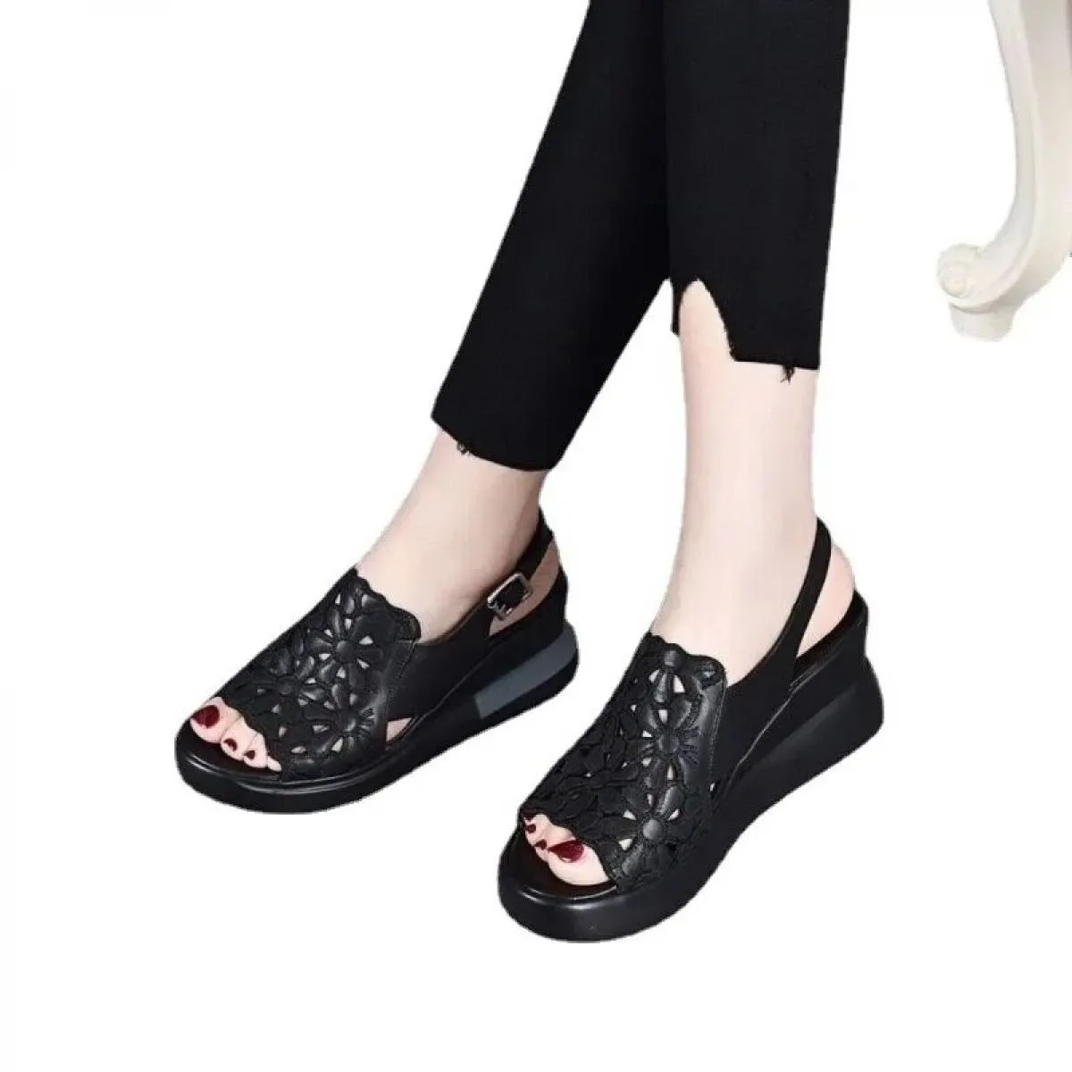 Scarpe con zeppa estive per donna sandali con plateau punta aperta fiori vuoti retro Lady cinturino con fibbia con tacco alto ca