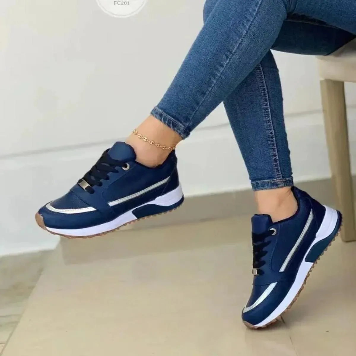 Scarpe da ginnastica da donna in vendita Moda punta tonda scarpe con plateau piatte Caual colori misti Sneakers stringate da cor