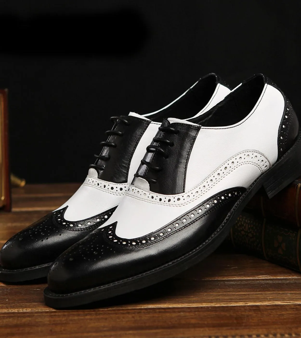 Scarpe da sposa da sposo piatte con cinturino di lusso Scarpe eleganti da uomo fatte a mano di qualità in vera pelle Nuovo stile