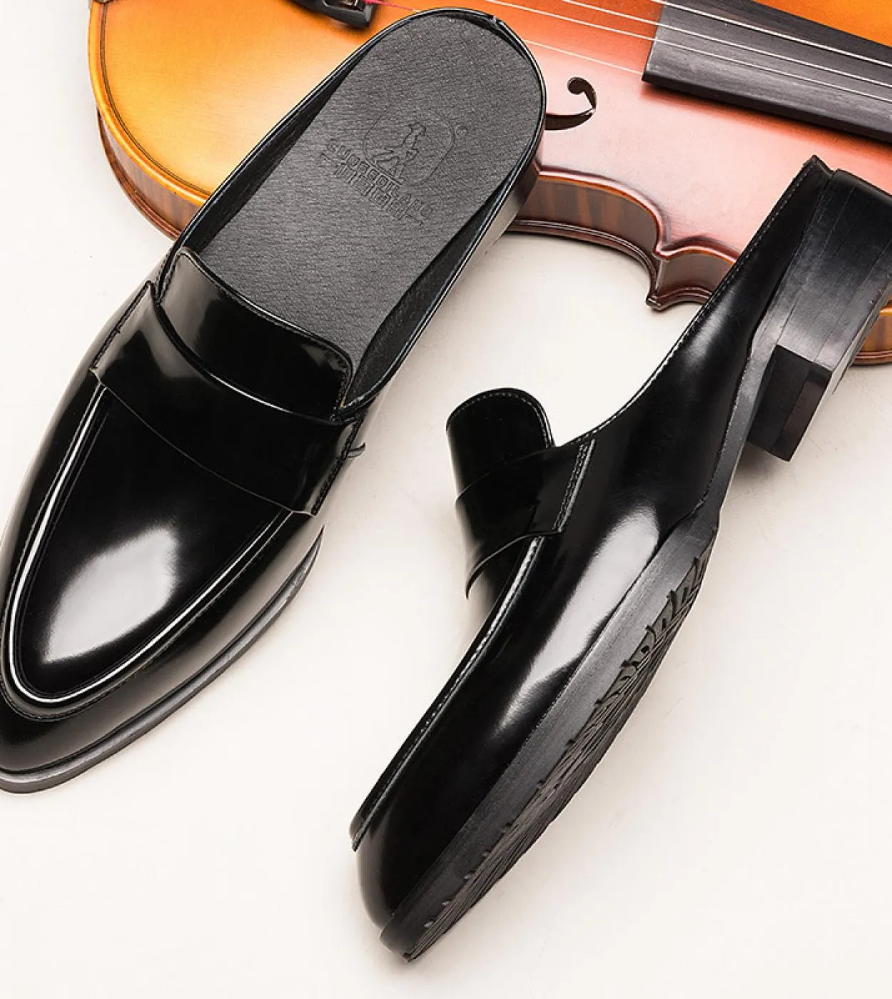 Scarpe eleganti da uomo nere Mezze pantofole Scarpe da ufficio estive da uomo in vera pelle di lusso Sandali casual traspiranti