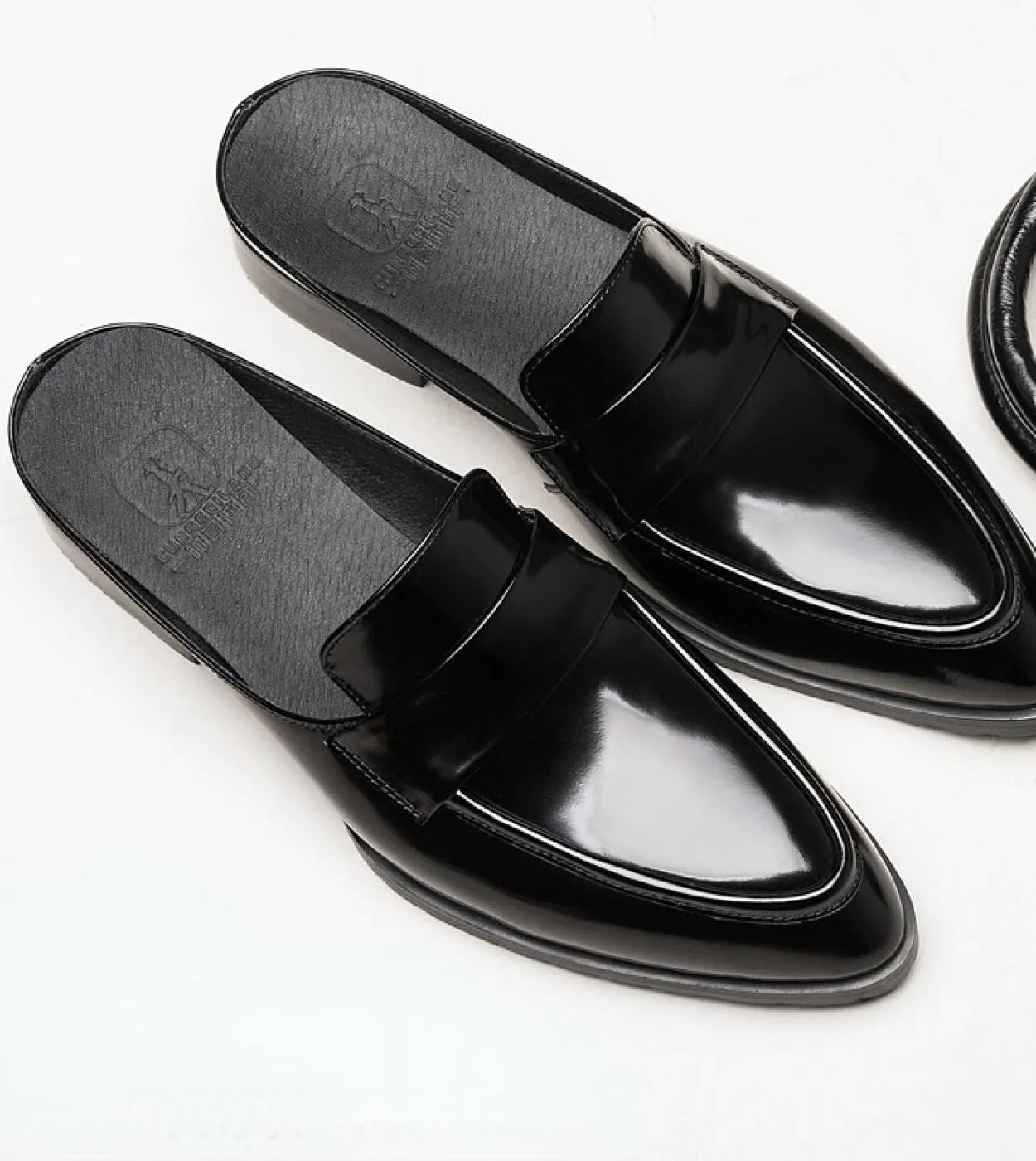 Scarpe eleganti da uomo nere Mezze pantofole Scarpe da ufficio estive da uomo in vera pelle di lusso Sandali casual traspiranti