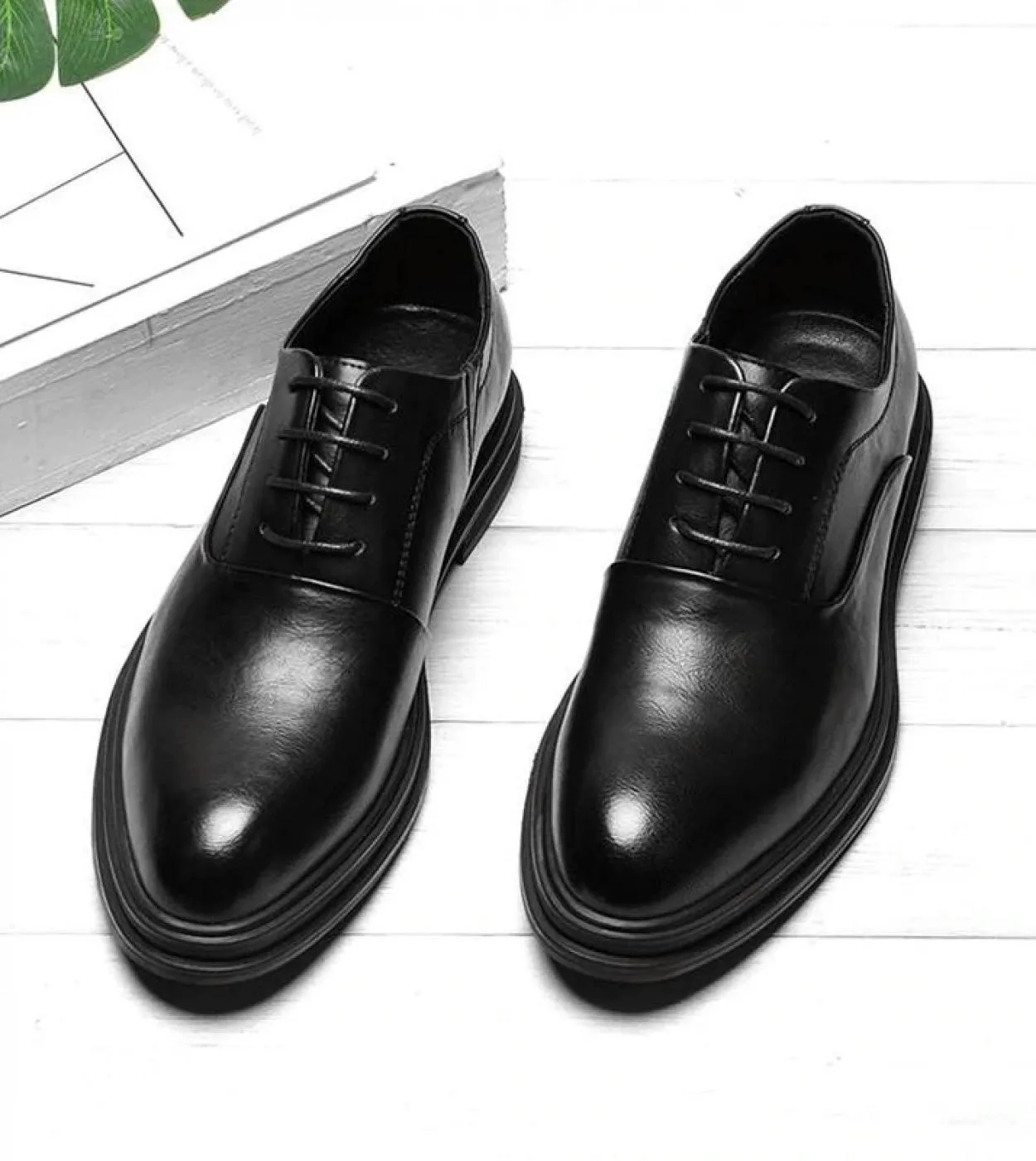 Scarpe eleganti da uomo Oxfords Business Office Pointed Black Brown Laceup Scarpe formali da uomo Scarpe da sposa New Mens Dress