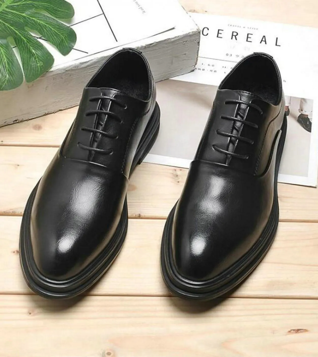 Scarpe eleganti da uomo Oxfords Business Office Pointed Black Brown Laceup Scarpe formali da uomo Scarpe da sposa New Mens Dress