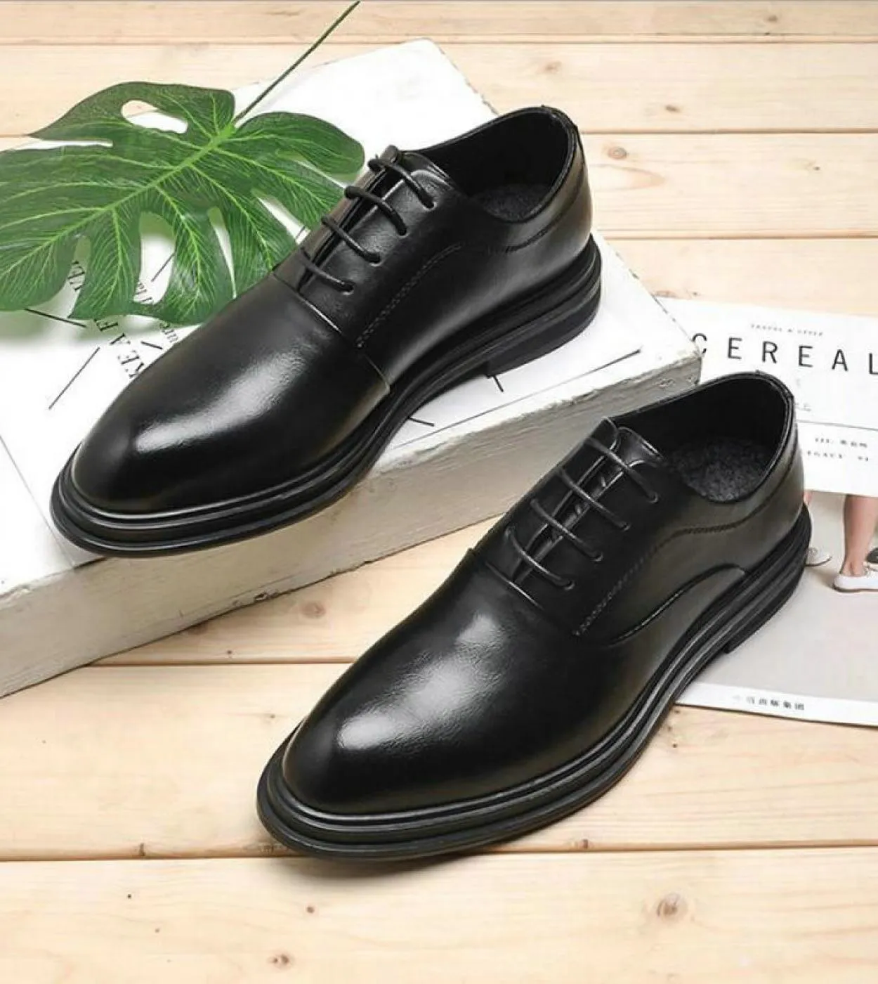 Scarpe eleganti da uomo Oxfords Business Office Pointed Black Brown Laceup Scarpe formali da uomo Scarpe da sposa New Mens Dress