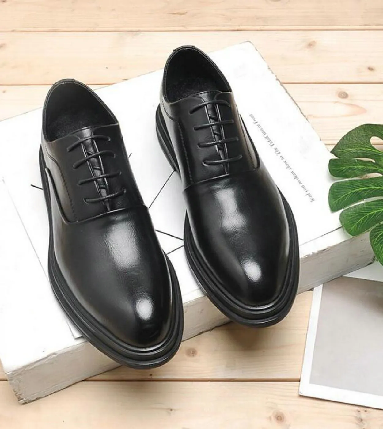 Scarpe eleganti da uomo Oxfords Business Office Pointed Black Brown Laceup Scarpe formali da uomo Scarpe da sposa New Mens Dress