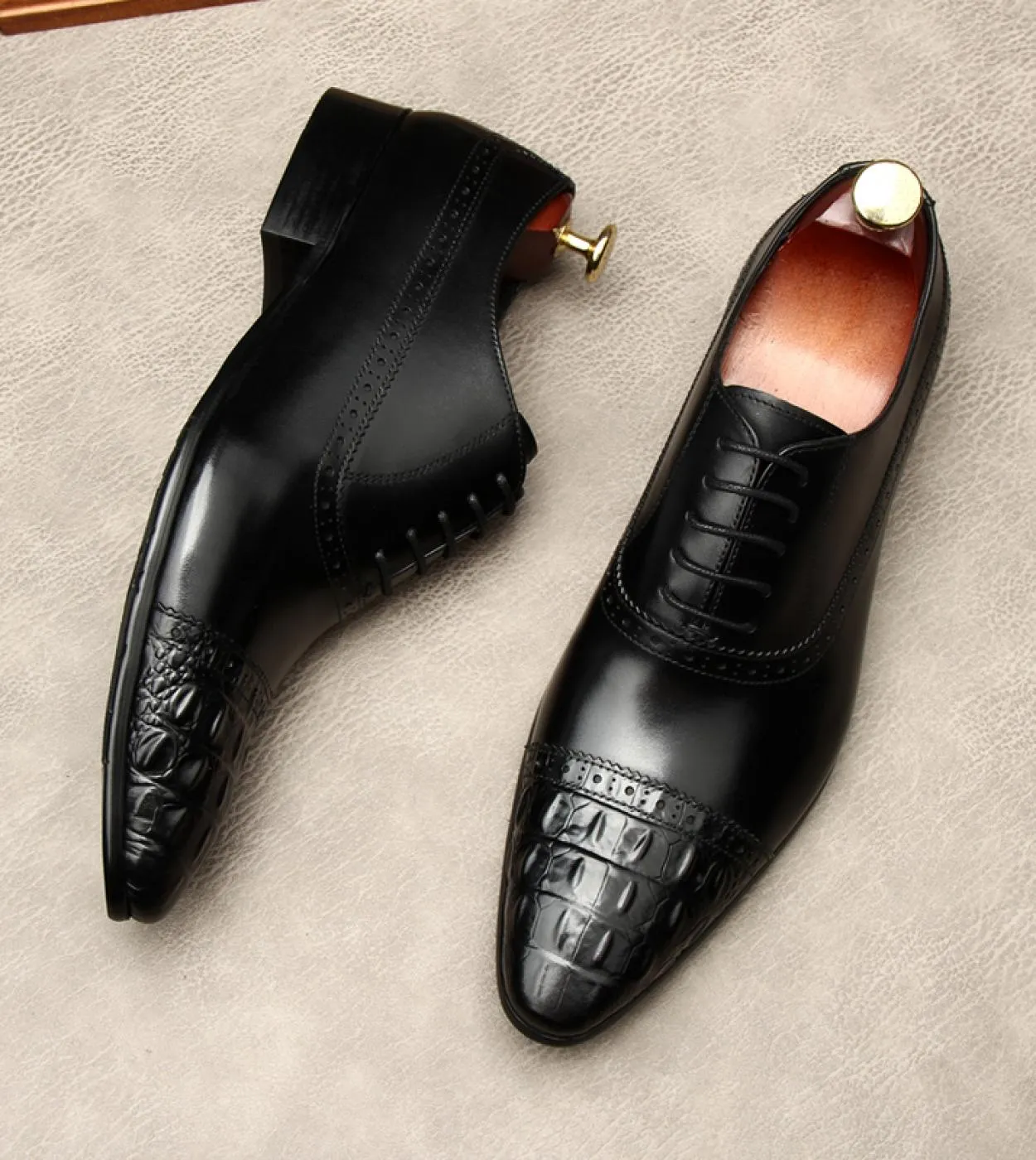 Scarpe eleganti nere da uomo Scarpe da uomo di lusso in vera pelle alla moda con motivo a coccodrillo in pelle verniciata da spo