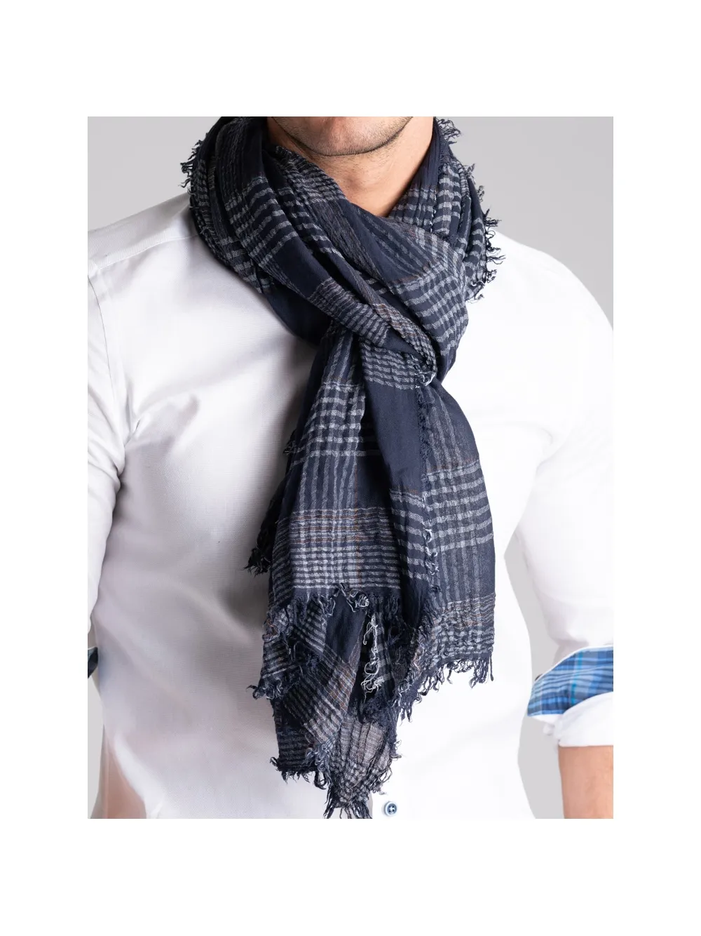 Sciarpa uomo con disegno madras blu e frange